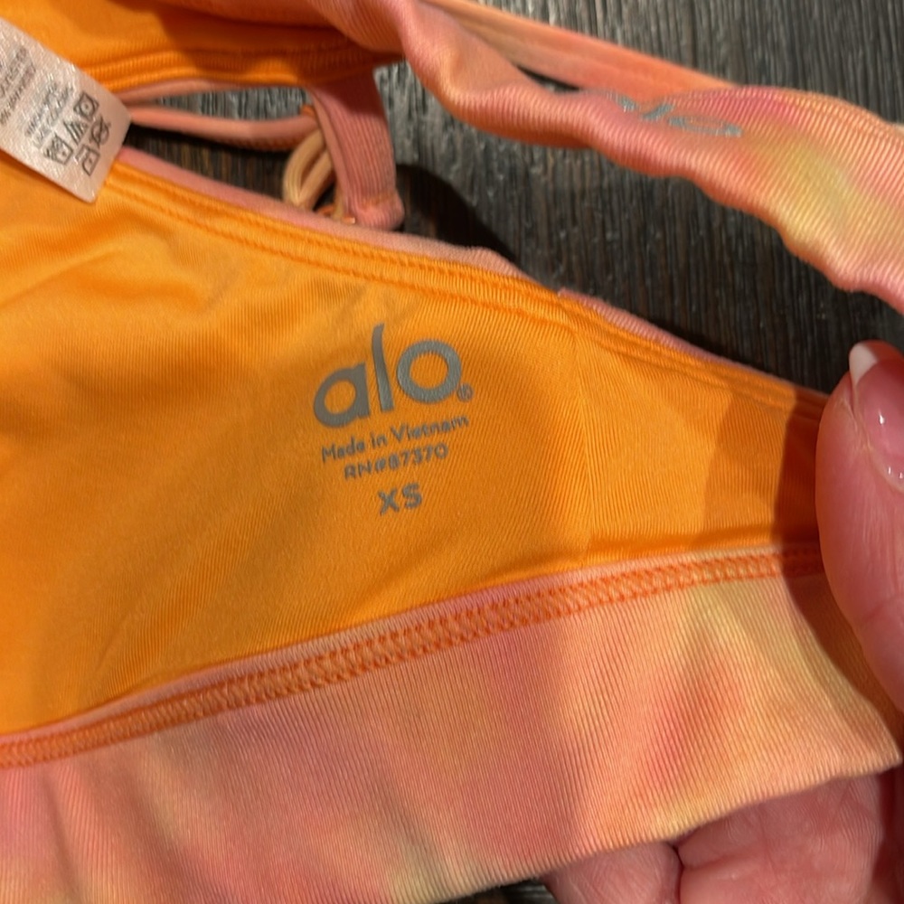 SOLD Alo YOGA workout gear! - Picture 6 of 6